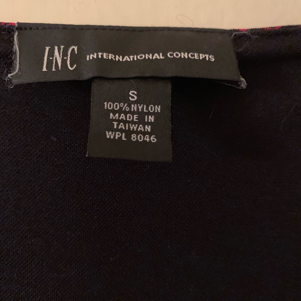 Small INC top - Picture 2 of 2